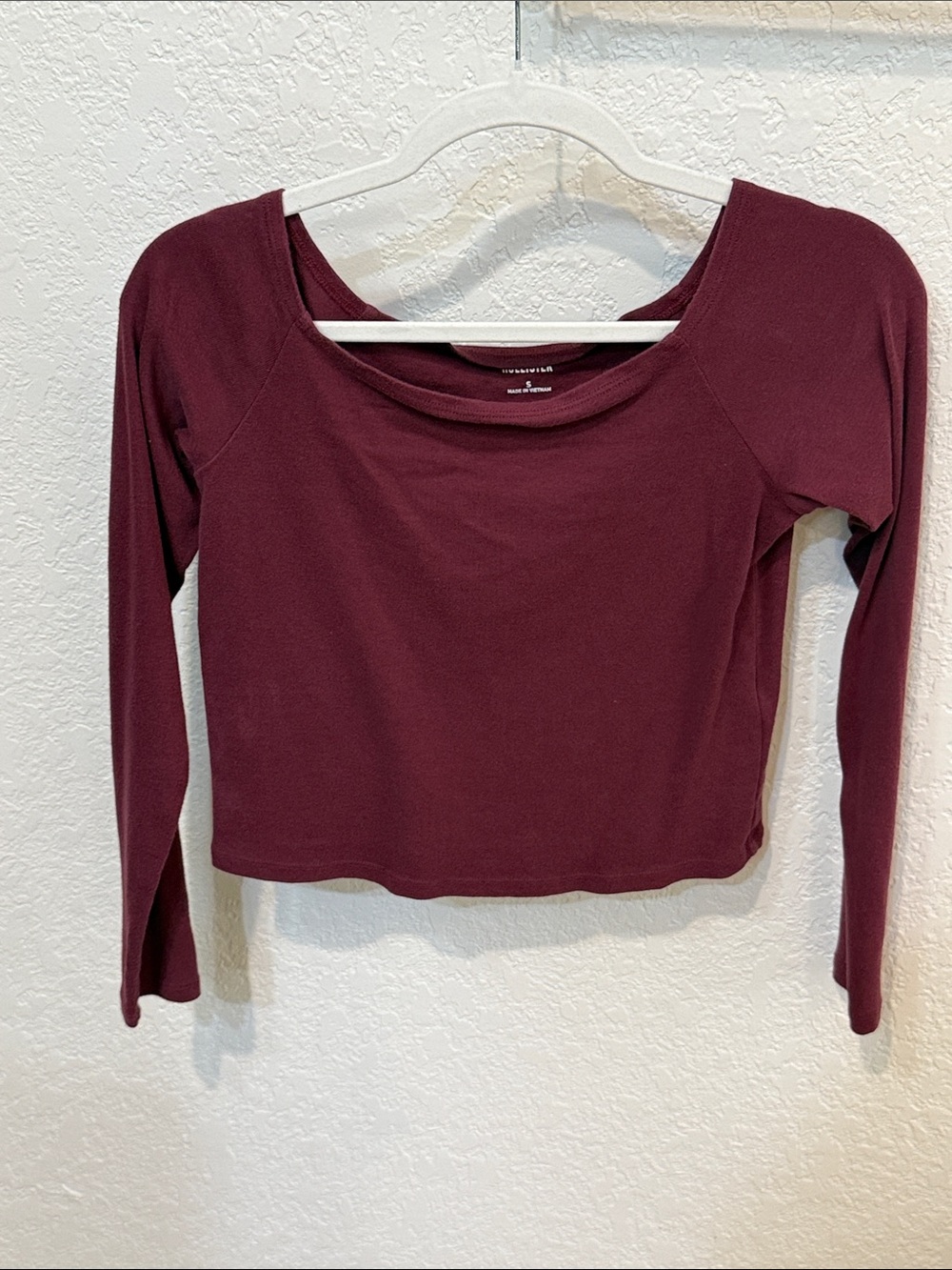 Long Sleeve Scoop Neck Crop Top - Burgundy, size small
